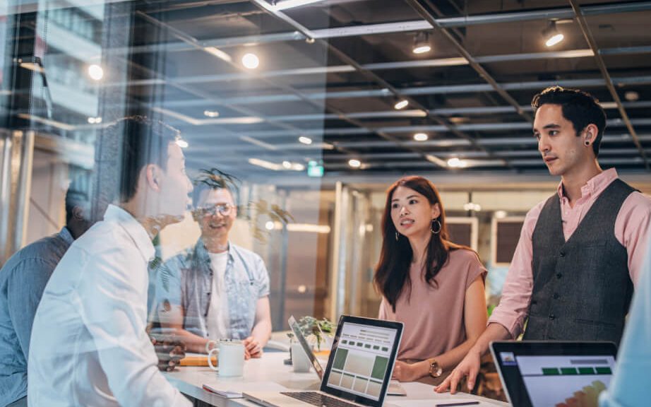 Agentic AI vs Traditional AI